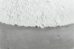 Kulatý pelech HARVEY, ø 45 cm, vysoký okraj s dlouhým vlasem, šedá