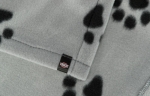 Flísová deka BARNEY 150x100cm - šedá s černými tlapkami